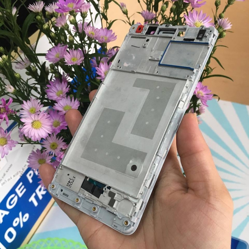 Thay Sườn Màn Hình Huawei GR5 2017 Chính Hãng thay thế cho khách hàng là hàng mới 100%, giống hệt với nắp lưng cũ theo máy, sau khi thay thế xong chiếc điện thoại của bạn sẽ lại trông như ban đầu.